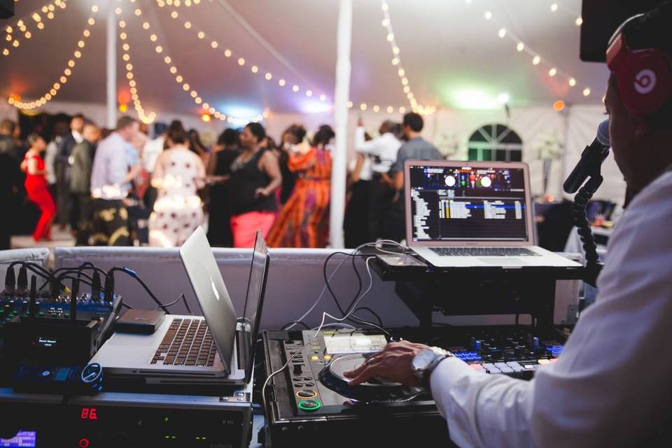 The Key to a Memorable Wedding: Harrisburg’s Finest DJ Services